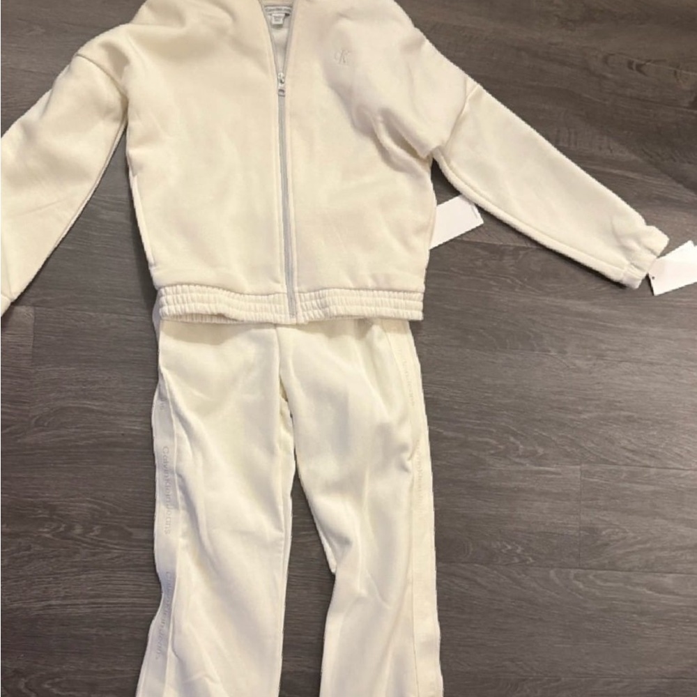 BRAND NEW KIDS MEDIUM CALVIN KLEIN CREAM JOGGERS